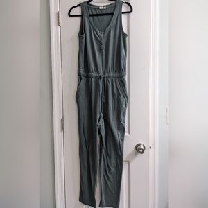 GAP green jumpsuit with pockets, small